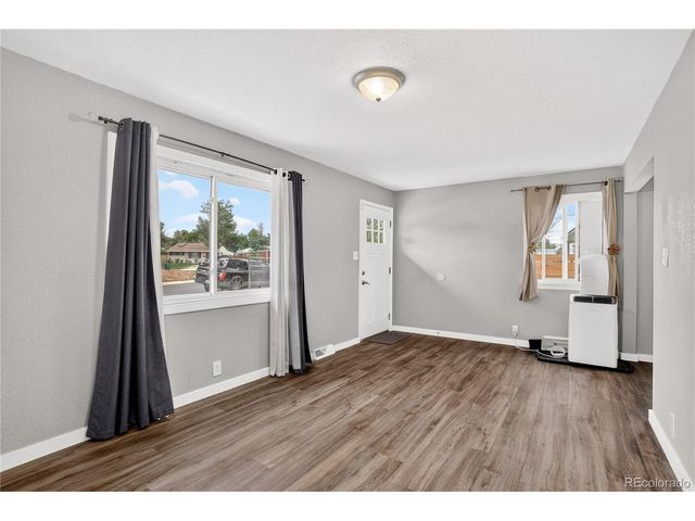 937 Kramer Ct, Aurora, CO 80010