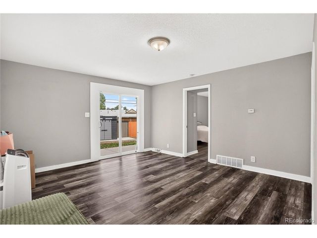 937 Kramer Ct, Aurora, CO 80010