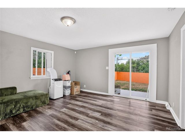 937 Kramer Ct, Aurora, CO 80010