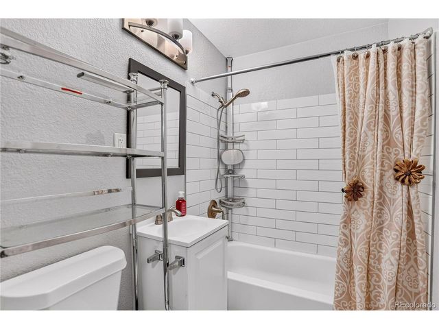 937 Kramer Ct, Aurora, CO 80010