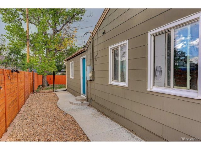 937 Kramer Ct, Aurora, CO 80010