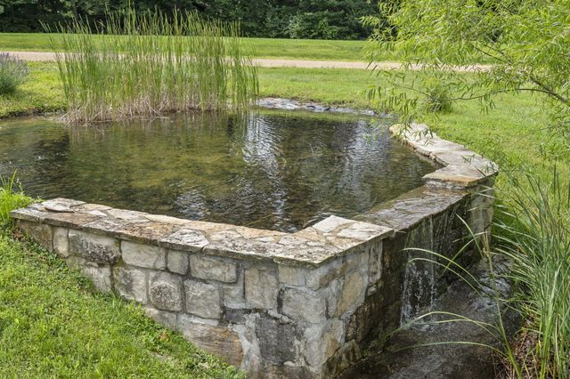 318 S Farm Road 193, Springfield, MO 65809