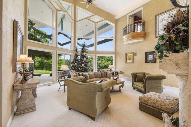 318 S Farm Road 193, Springfield, MO 65809