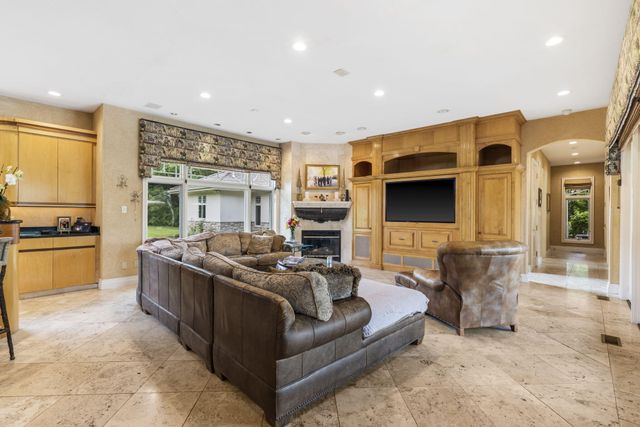 318 S Farm Road 193, Springfield, MO 65809