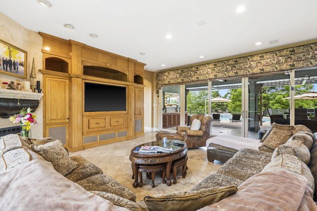 318 S Farm Road 193, Springfield, MO 65809