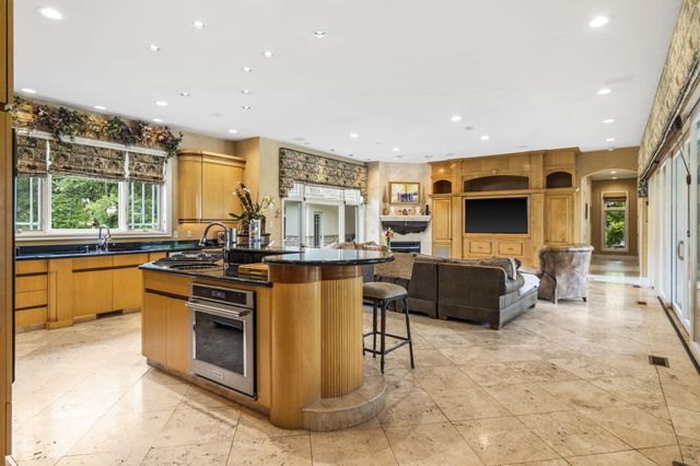 318 S Farm Road 193, Springfield, MO 65809