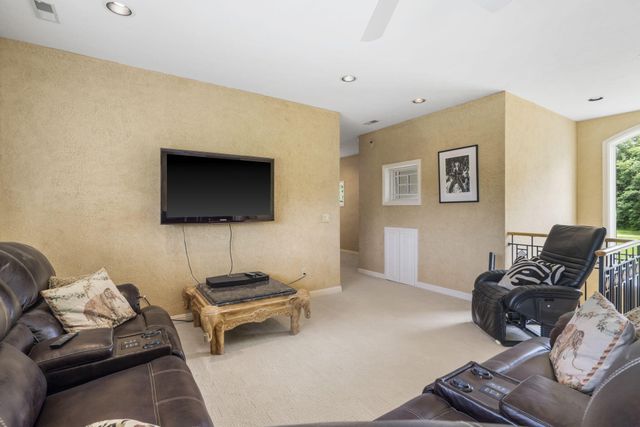 318 S Farm Road 193, Springfield, MO 65809