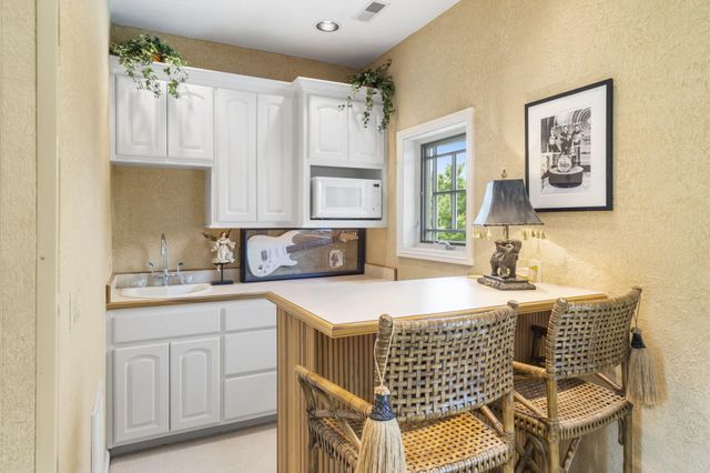 318 S Farm Road 193, Springfield, MO 65809