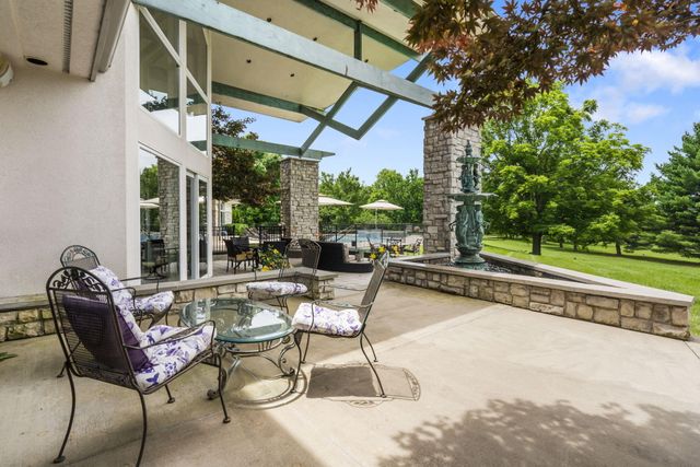 318 S Farm Road 193, Springfield, MO 65809