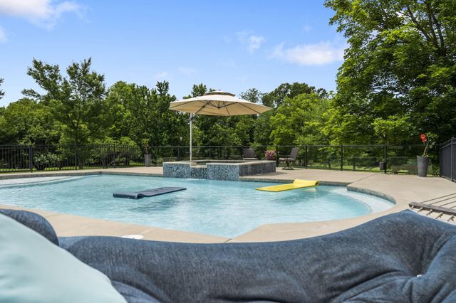 318 S Farm Road 193, Springfield, MO 65809