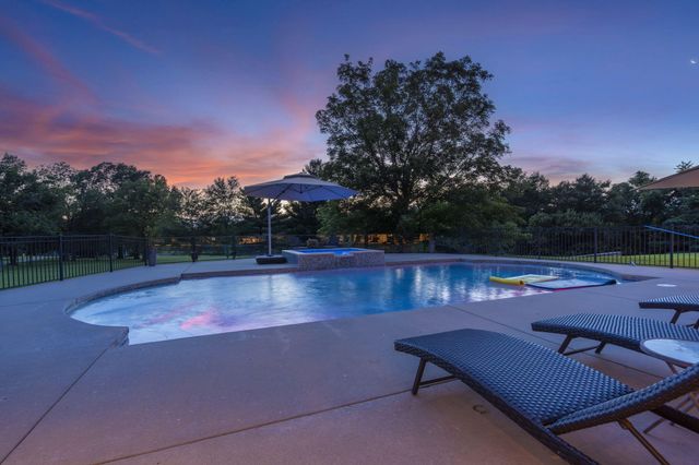 318 S Farm Road 193, Springfield, MO 65809