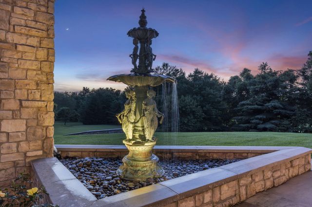 318 S Farm Road 193, Springfield, MO 65809