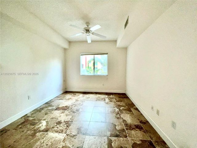 6001 SW 70th St 454, South Miami, FL 33143