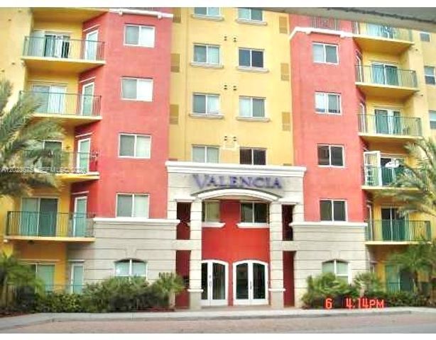 6001 SW 70th St 454, South Miami, FL 33143