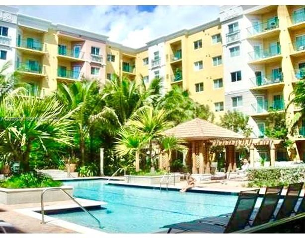 6001 SW 70th St 454, South Miami, FL 33143