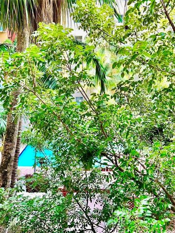6001 SW 70th St 454, South Miami, FL 33143