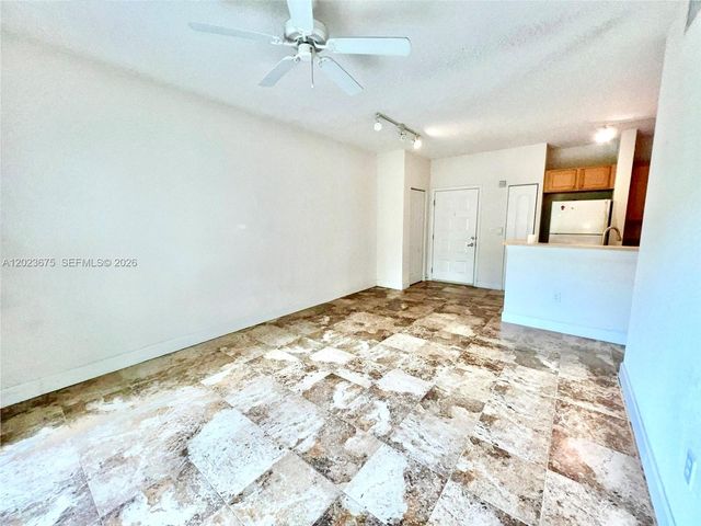 6001 SW 70th St 454, South Miami, FL 33143