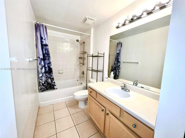 6001 SW 70th St 454, South Miami, FL 33143