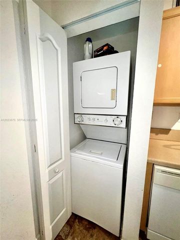 6001 SW 70th St 454, South Miami, FL 33143