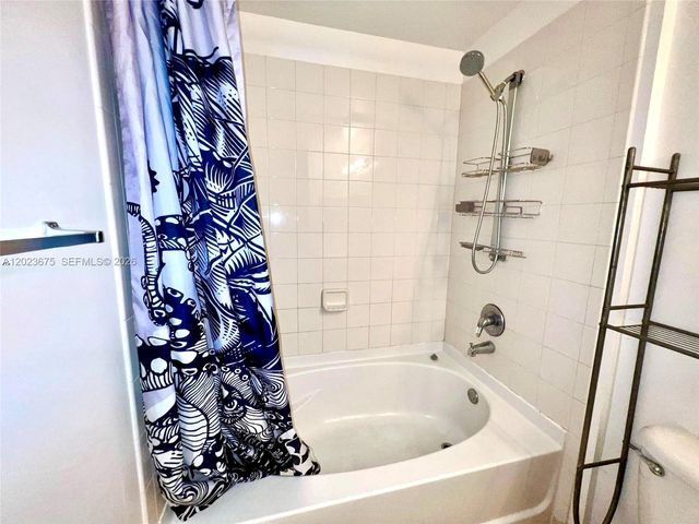 6001 SW 70th St 454, South Miami, FL 33143