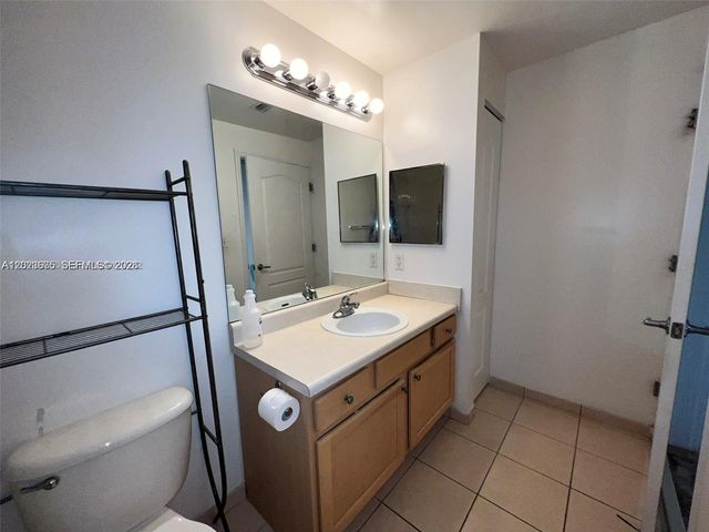 6001 SW 70th St 454, South Miami, FL 33143