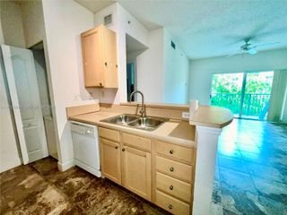 6001 SW 70th St 454, South Miami, FL 33143