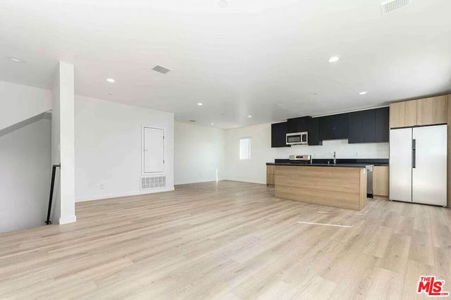 2101 S Burnside Avenue, Los Angeles, CA 90016