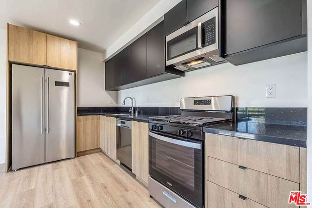 2101 S Burnside Avenue, Los Angeles, CA 90016