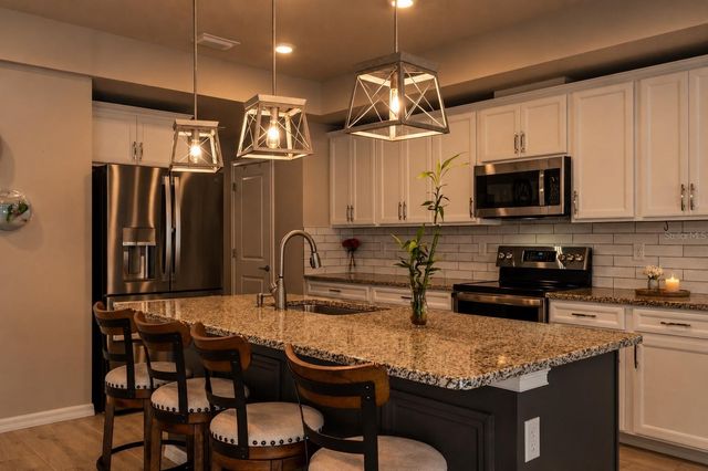 12182 PIONEER AVENUE, Weeki Wachee, FL 34614