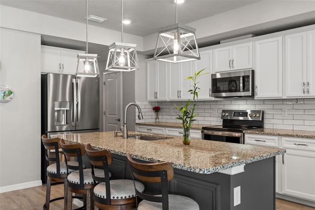 12182 PIONEER AVENUE, Weeki Wachee, FL 34614