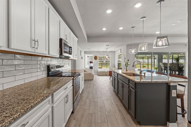 12182 PIONEER AVENUE, Weeki Wachee, FL 34614