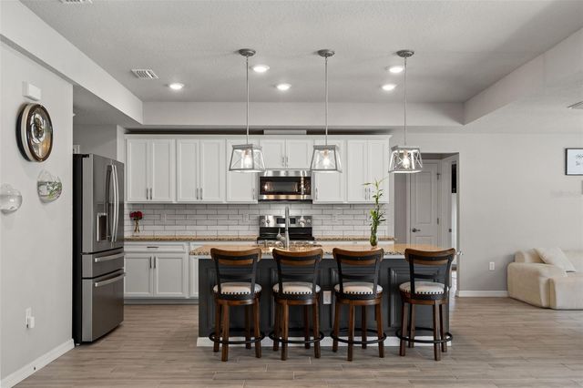 12182 PIONEER AVENUE, Weeki Wachee, FL 34614