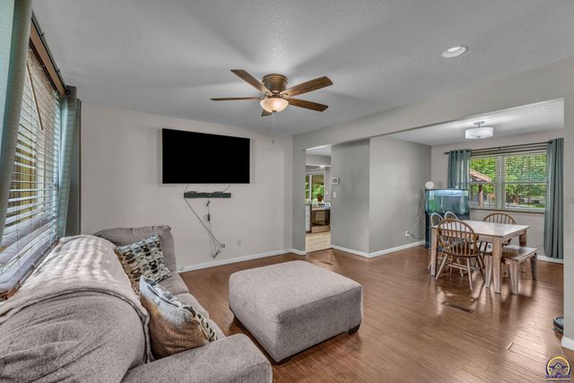 5018 NW Dawdy DR, Topeka, KS 66618