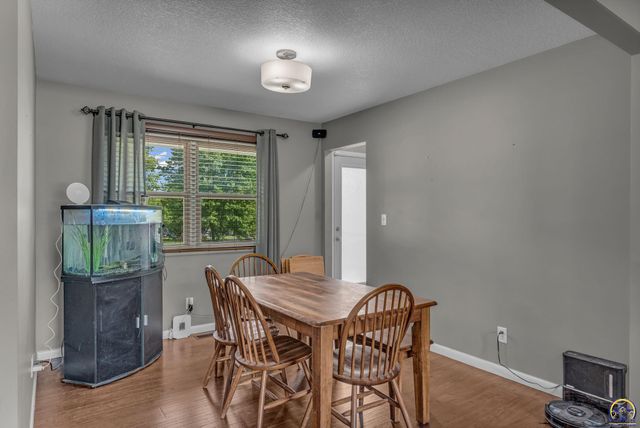 5018 NW Dawdy DR, Topeka, KS 66618