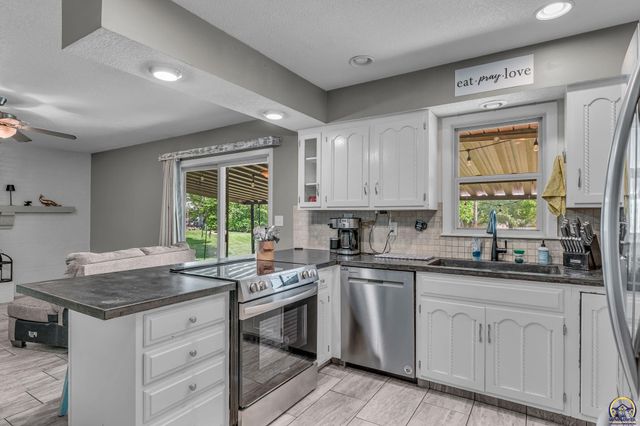 5018 NW Dawdy DR, Topeka, KS 66618