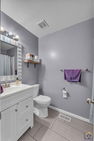 5018 NW Dawdy DR, Topeka, KS 66618