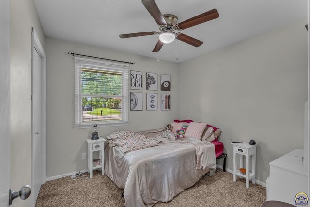 5018 NW Dawdy DR, Topeka, KS 66618