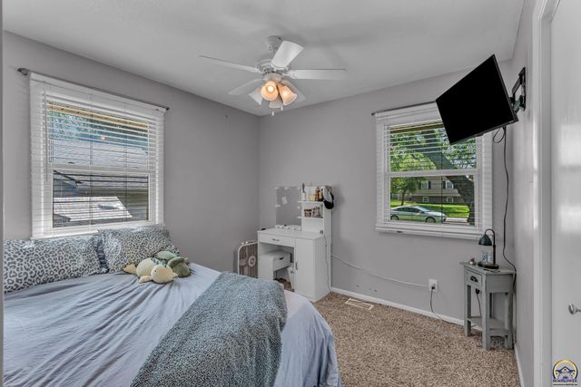 5018 NW Dawdy DR, Topeka, KS 66618