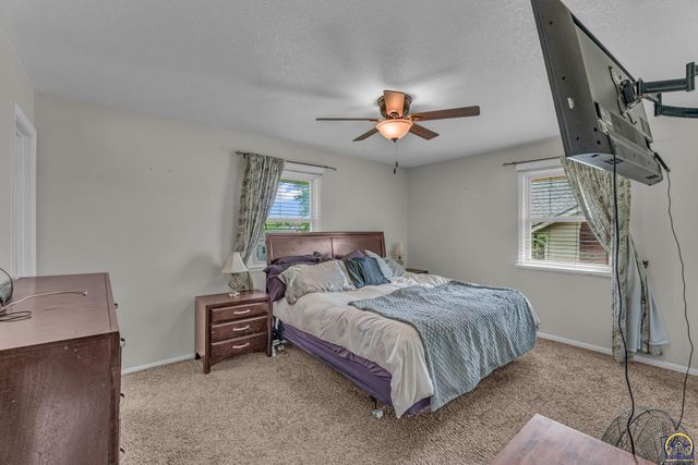 5018 NW Dawdy DR, Topeka, KS 66618