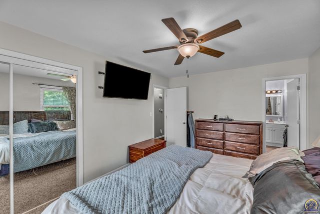 5018 NW Dawdy DR, Topeka, KS 66618