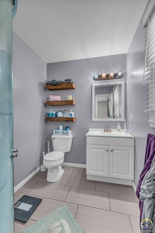 5018 NW Dawdy DR, Topeka, KS 66618