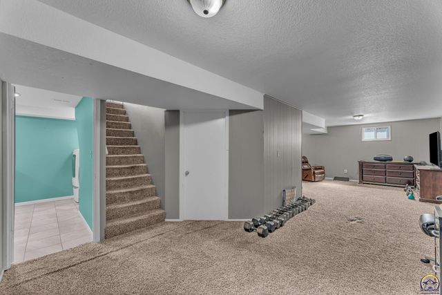 5018 NW Dawdy DR, Topeka, KS 66618