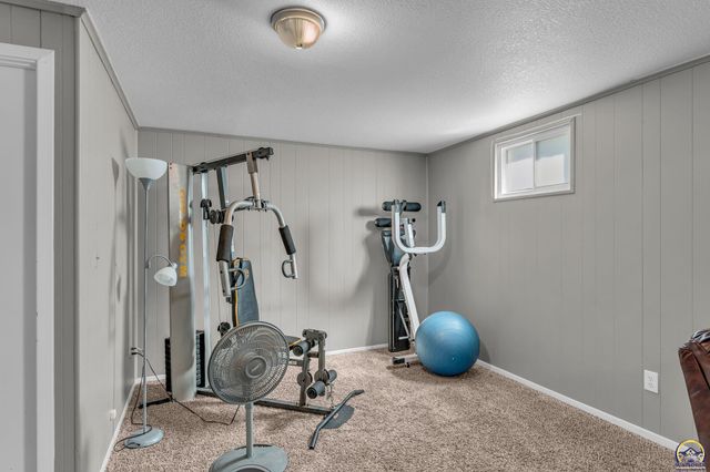 5018 NW Dawdy DR, Topeka, KS 66618