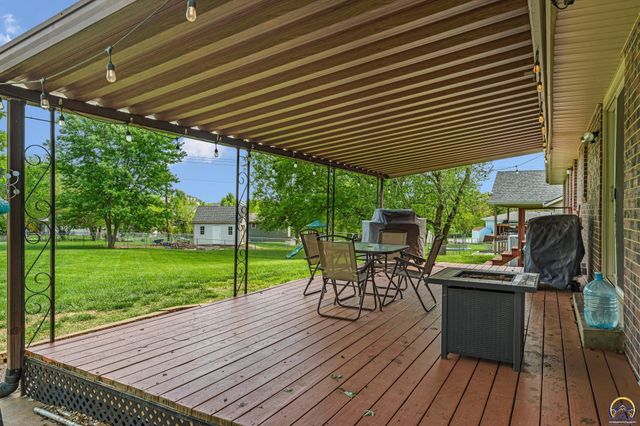 5018 NW Dawdy DR, Topeka, KS 66618