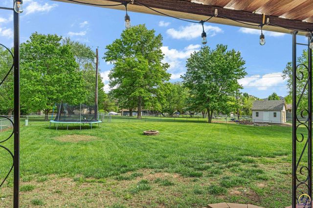 5018 NW Dawdy DR, Topeka, KS 66618