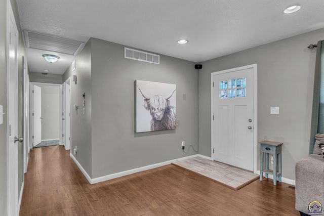 5018 NW Dawdy DR, Topeka, KS 66618