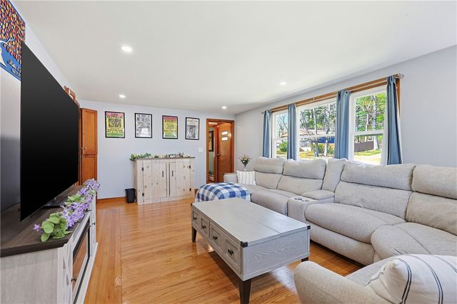 18 Adelaide Avenue, Smithfield, RI 02917