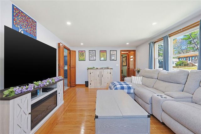 18 Adelaide Avenue, Smithfield, RI 02917