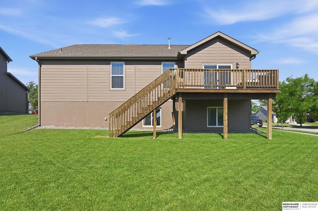 8225 Kilpatrick Parkway, Bennington, NE 68007