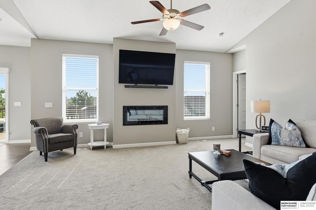 8225 Kilpatrick Parkway, Bennington, NE 68007